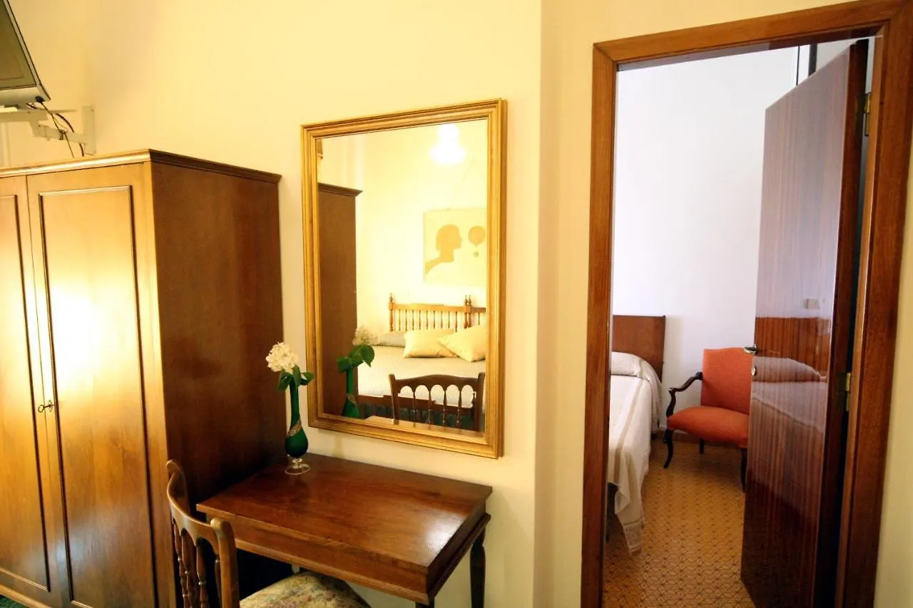 Albergo I Longobardi Chiusi 2*,